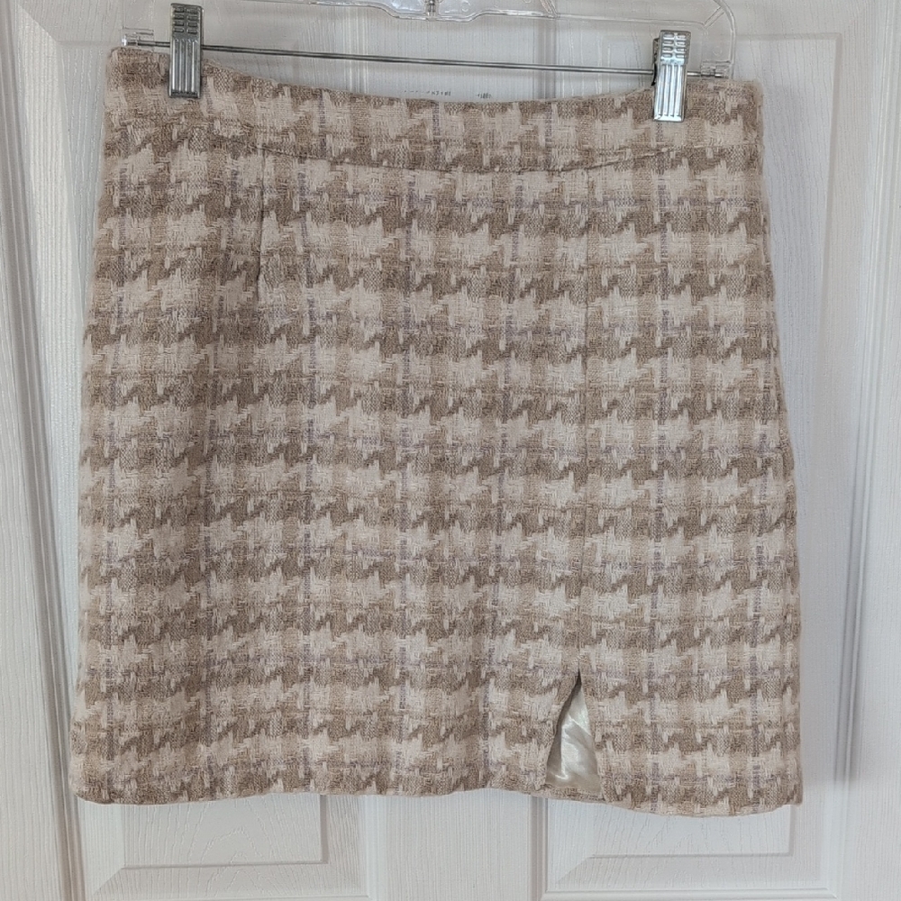 Entro Beige Houndstooth Mini Skirt